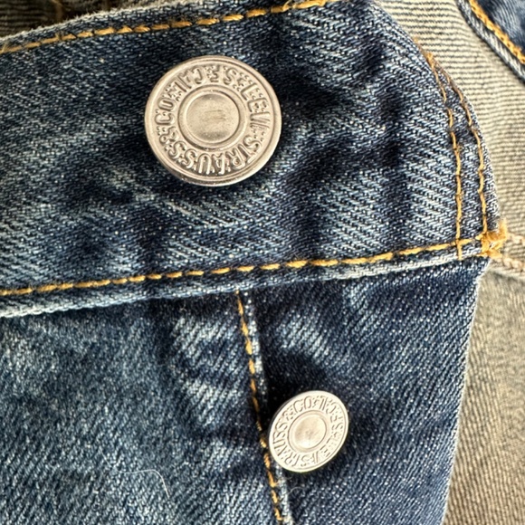 Levi's‎ Strauss Co. Men's 501 Medium Wash Button Fly Denim Jeans Size 36W 34L - Picture 7 of 7